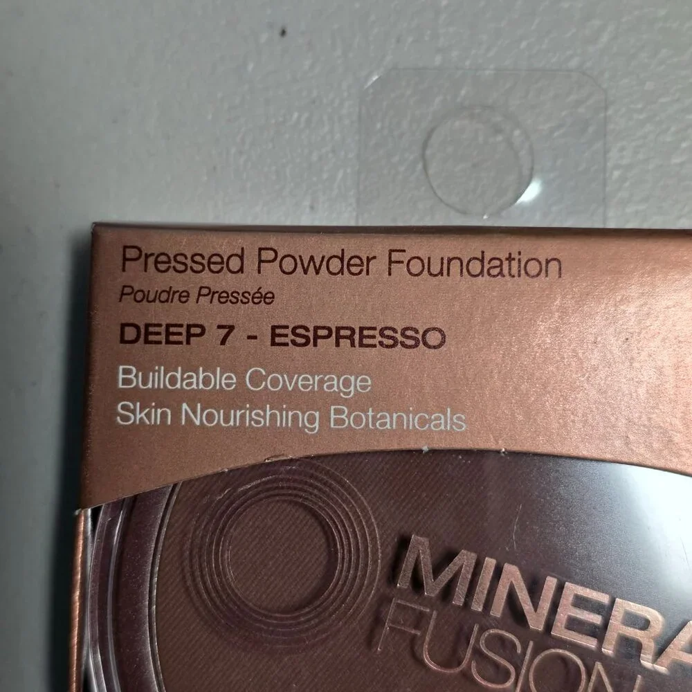 NWT Mineral Fusion Pressed Powder Foundation Deep 7 - Espresso